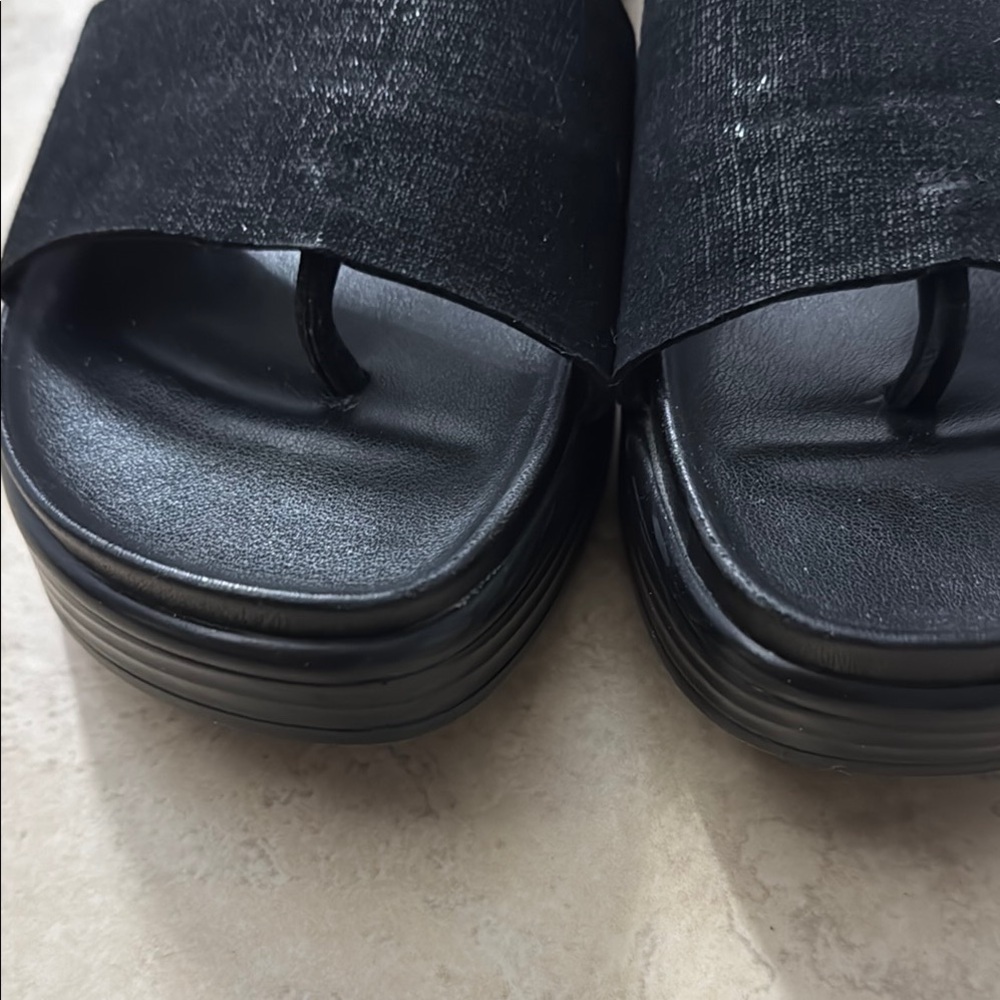 Donald J. Pliner Women's Black slight sparkle Slide Sandals - Picture 4 of 4